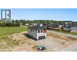 2572 MAYFAIR AVENUE South - 35
