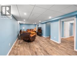 538 Michael CRESCENT - 32