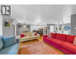 68 Wakefield AVENUE - 11