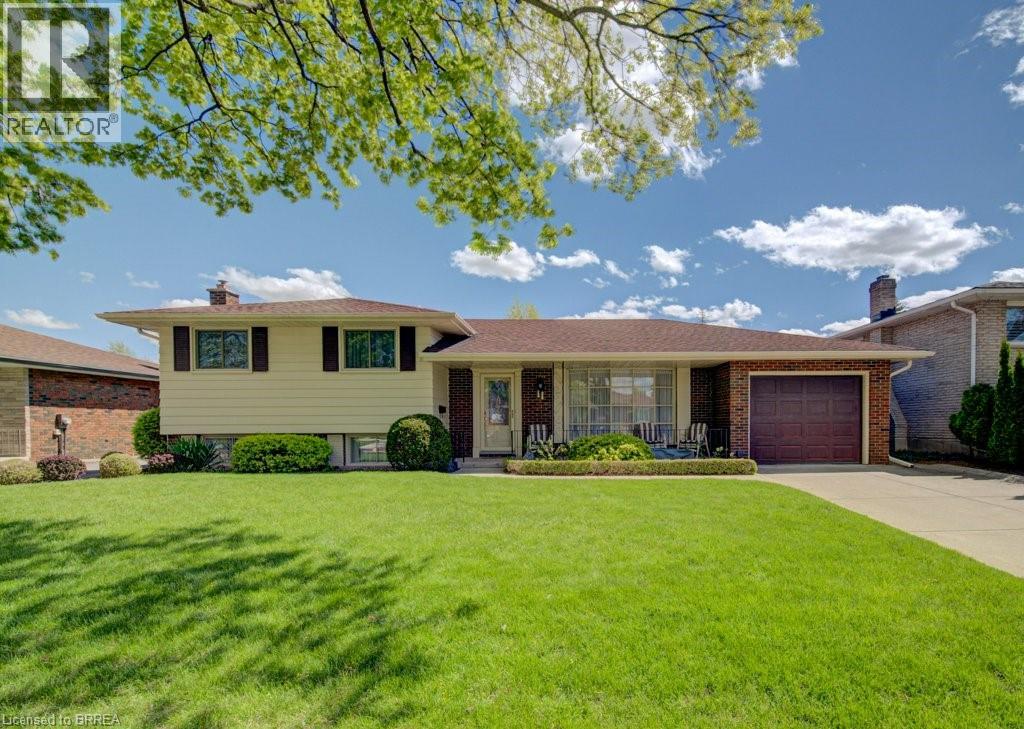 11 PIPPIN Drive, Brantford