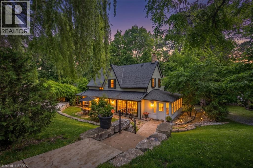 60A DUNDAS Street W, Paris
