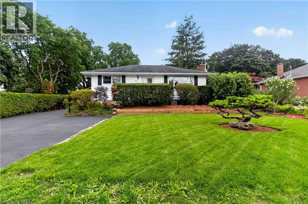 8 AVONDALE Crescent, Brantford
