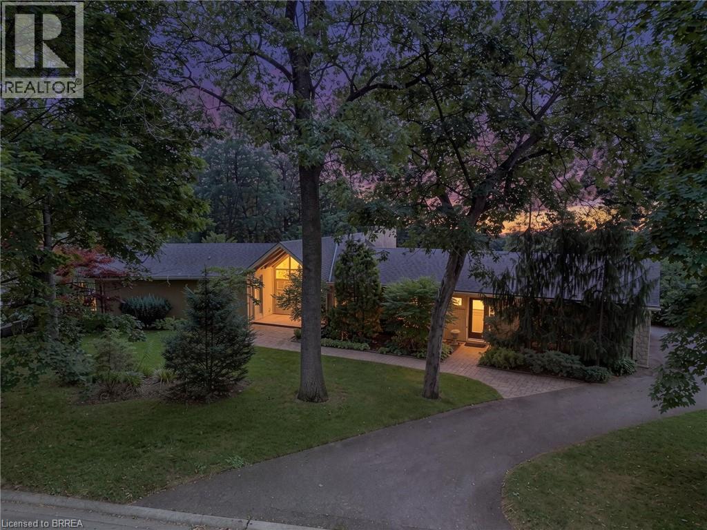7 GAYWOOD Gardens, Brantford