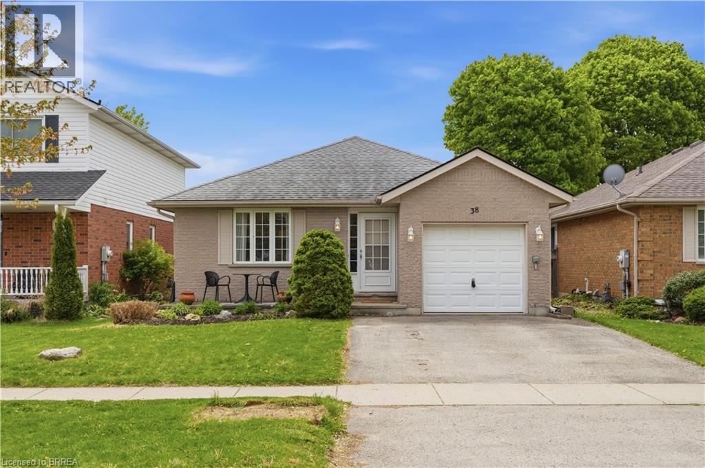 38 CARDINAL Drive, Woodstock