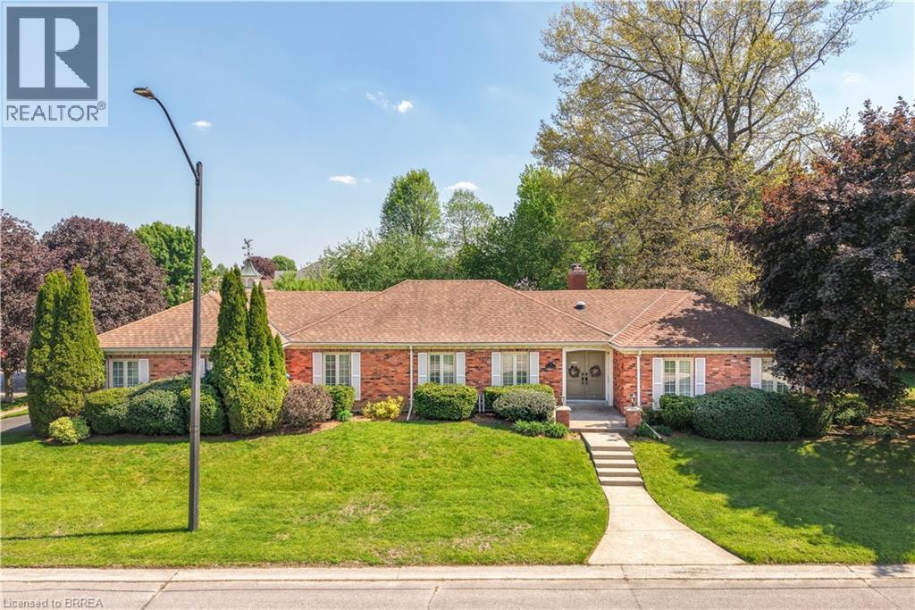 3 FIELDSTONE Circle, Brantford