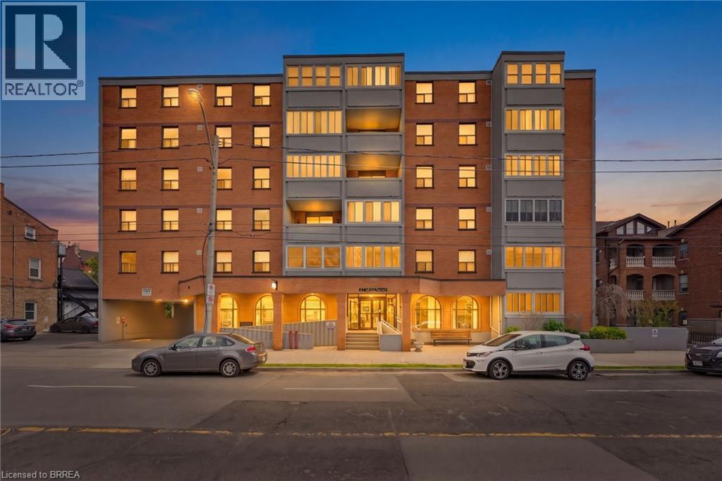 23 MAIN Street UnitNo. 203, Dundas