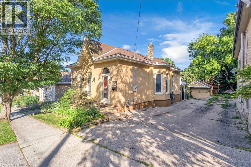 17 SCARFE Avenue, Brantford