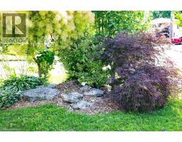 10 LATZER Crescent - 11