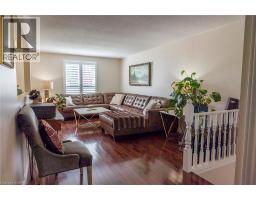 10 LATZER Crescent - 17