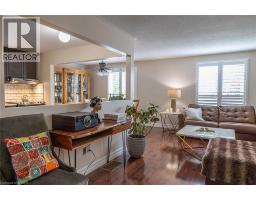 10 LATZER Crescent - 18