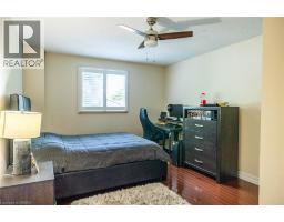 10 LATZER Crescent - 23