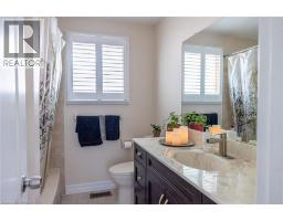 10 LATZER Crescent - 24