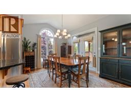 2 HUNTER Drive S - 12