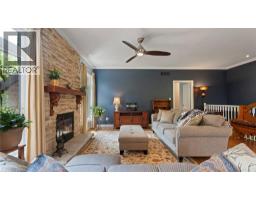 2 HUNTER Drive S - 14