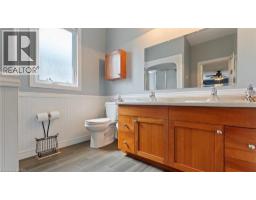 2 HUNTER Drive S - 20