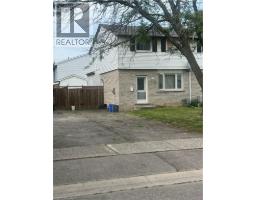 35 DEBBY Crescent - 2