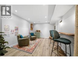 137 CHUDLEIGH Street - 35