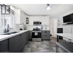 11 ESTHER Street - 17