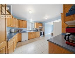 61 SUNNYSIDE Drive - 12