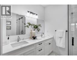 105 WINNIETT Street - 33