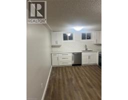 54 DEBBY Crescent - 17