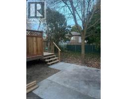 54 DEBBY Crescent - 29