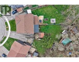 34 ENFIELD Crescent - 34