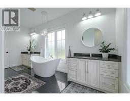 18 BANNISTER Street - 34