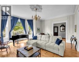 18 HAWARDEN Avenue - 11