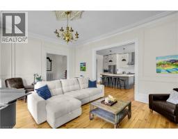 18 HAWARDEN Avenue - 12