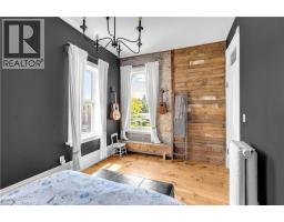 18 HAWARDEN Avenue - 14