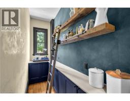 18 HAWARDEN Avenue - 18