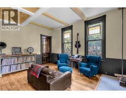 18 HAWARDEN Avenue - 20