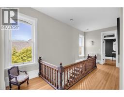 18 HAWARDEN Avenue - 21