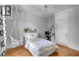 18 HAWARDEN Avenue - 28
