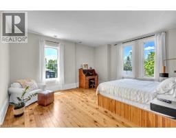 18 HAWARDEN Avenue - 29
