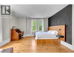 18 HAWARDEN Avenue - 30