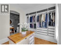 18 HAWARDEN Avenue - 32