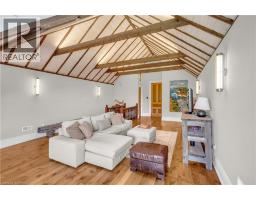 18 HAWARDEN Avenue - 37