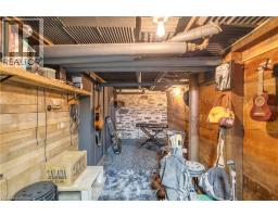18 HAWARDEN Avenue - 42