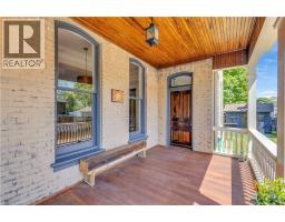 18 HAWARDEN Avenue - 45