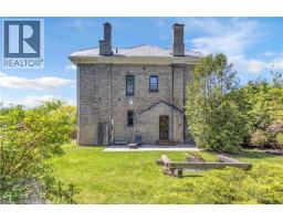 18 HAWARDEN Avenue - 49