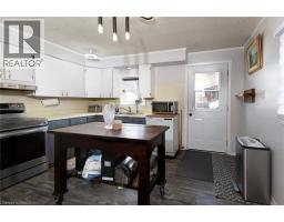 38 MOWAT Street - 12