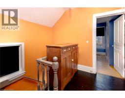 38 MOWAT Street - 24