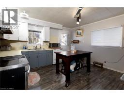 38 MOWAT Street - 9
