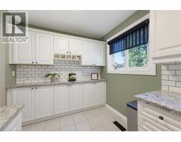 93 WINDING Way - 10