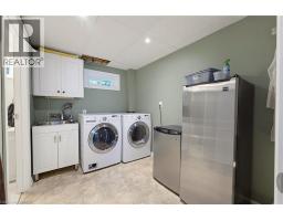 93 WINDING Way - 21