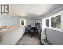 42 DUNDAS Street E - 11
