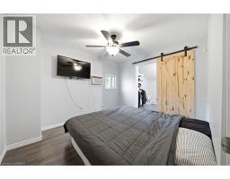 42 DUNDAS Street E - 12