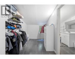42 DUNDAS Street E - 13